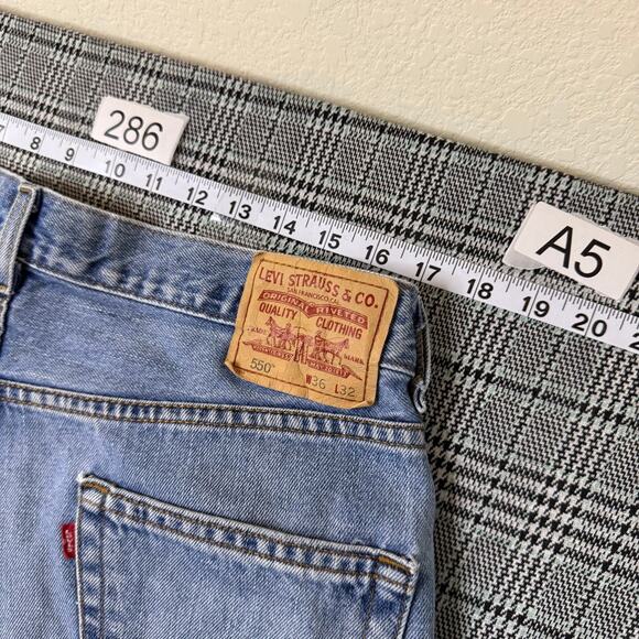 Levi's 550 Men's Jeans Light Wash Denim Relaxed Fit Size 36x32 - Picture 2 of 10